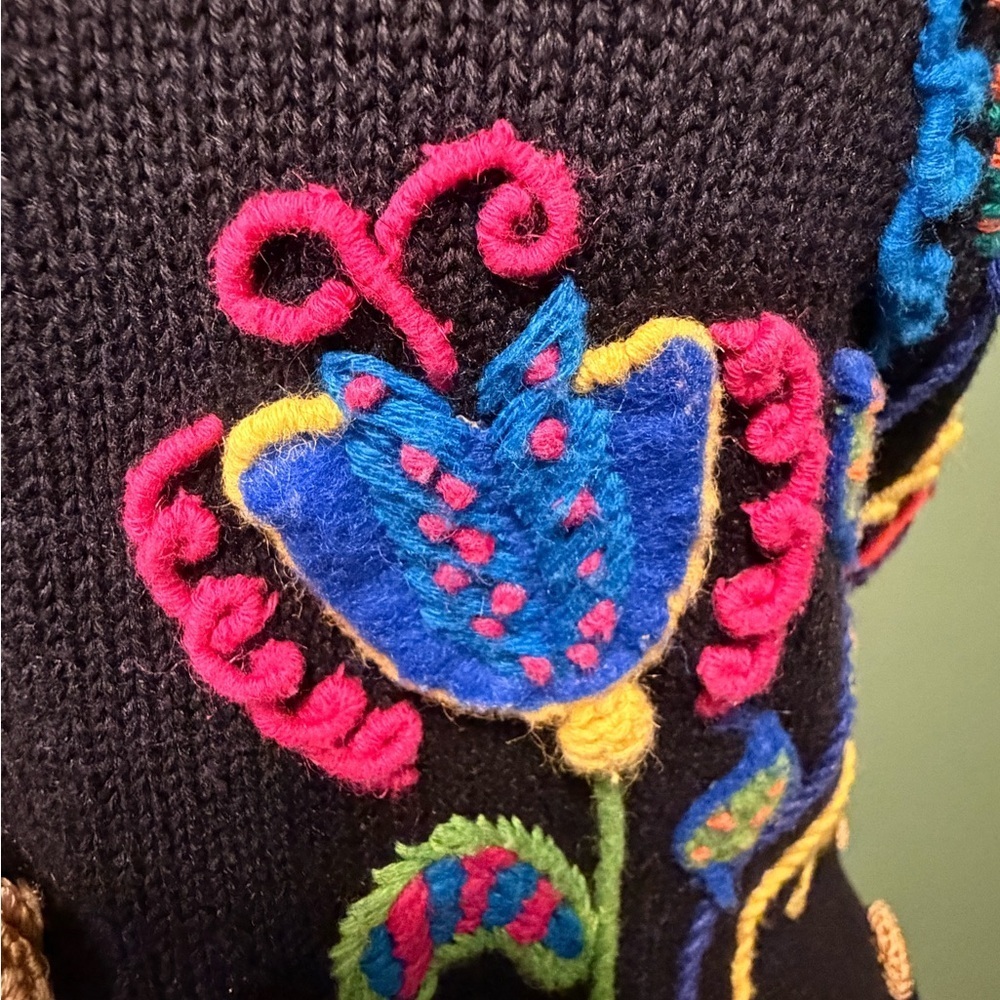 Colorful Embroidered Women's Vest - Picture 9 of 12